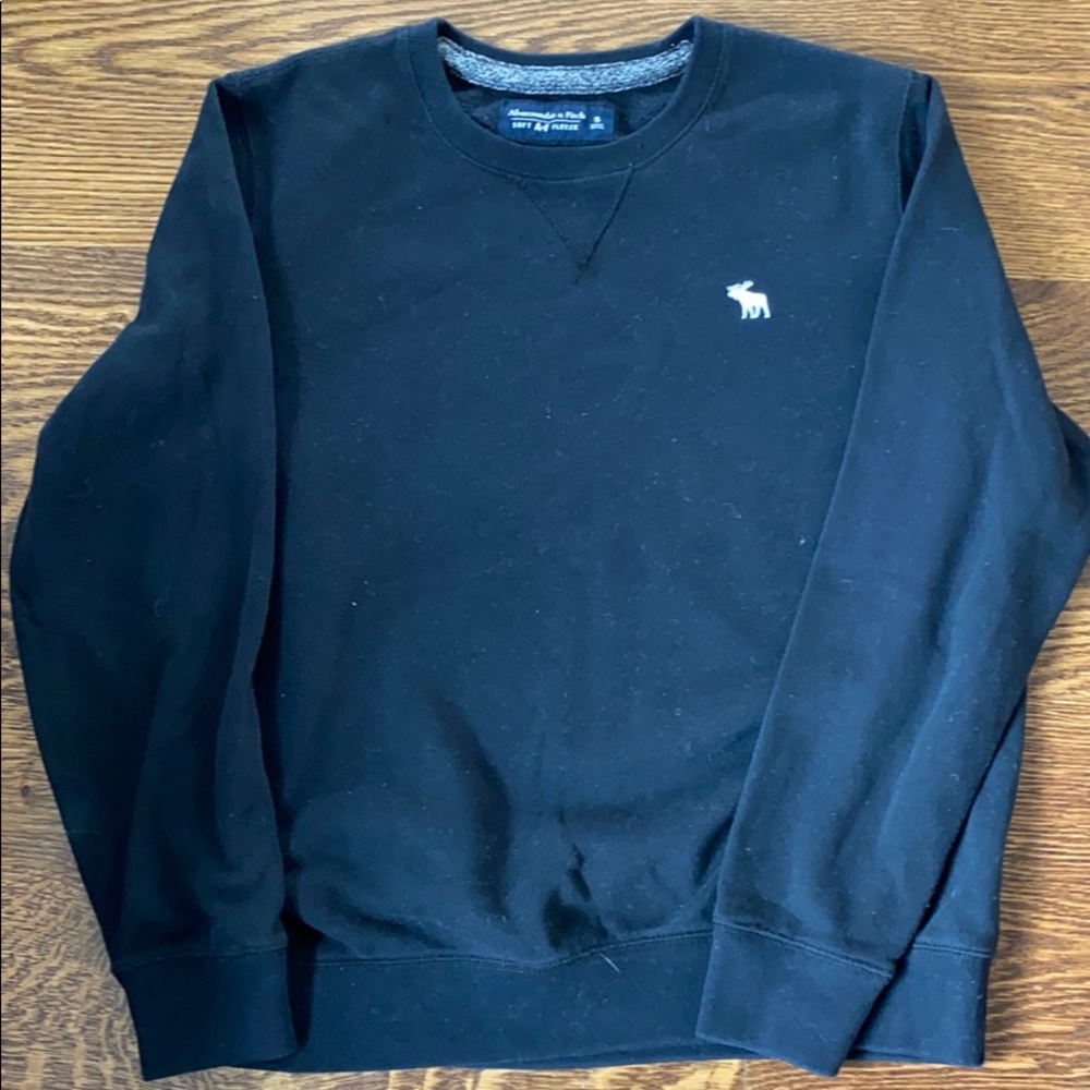 Black men’s small Crew neck sweatshirt hardly worn